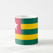 Flagge von Togo Kaffeetasse (Mittel)
