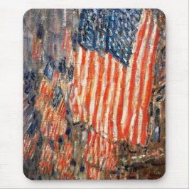 Flaggen auf dem Waldorf von Childe Hassam. Fine Ar Mousepad