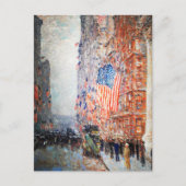 "Flaggen auf dem Waldorf" von Childe Hassam Postkarte (Vorderseite)