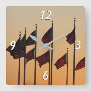 Flaggen bei Sonnenuntergang Amerikanisch Patriotis Quadratische Wanduhr