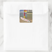 Flaggen und Surf-Rettungsboard Quadratischer Aufkleber (Tasche)