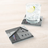 Flaggen unserer Bauern - Stall mit amerikanischer Glasuntersetzer (Schrägansicht)