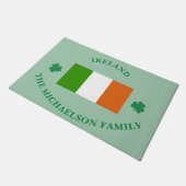 Flaggenstaat personalisierter Kleeblätter Irlands Fußmatte (Schrägansicht)