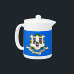 Flaggenteapot für den Connecticut-Staat<br><div class="desc">Mit unserer exklusiven Teekanne unter der Flagge von Connecticut können Sie Ihre Teezeit mit einer Touch von Conneticut-Stolz steigern! Dieser Teekessel ist mit viel Liebe zum Detail gestaltet und ist mehr als nur eine funktionale Küche; er ist eine Feier des kulturellen und kulturellen Stolzes von Connecticut. Das elegante Design zeigt...</div>
