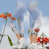 Flamboyant Royal Poinciana Blume auf Blue Capri Leggings