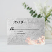 Flaming Biker Wedding RSVP Karte (Stehend Vorderseite)