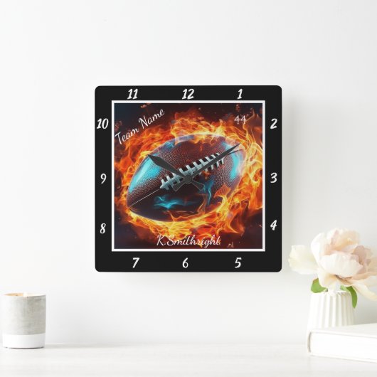 Flaming Football Sports Team Quadratische Wanduhr (Zuhause)