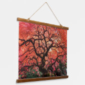Flaming Gnarly Japanese Maple Tree Wandteppich Mit Holzrahmen (Gewinkelt)