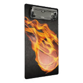 Flaming Hot Fiery Basketball Mini Klemmbrett (Schrägansicht)