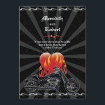 Flaming Liebe Biker Hochzeit Einladung<br><div class="desc">Treten Sie auf die offene Straße mit einer Hochzeitseinladung, die Ihre Liebe als Paar für Ihre Fahrräder widerspiegelt. Ein grafisch umrissenes Motorrad wird durch ein flammendes Herz vor einem reichen schwarzen grungy Bersthintergrund mit einem oberen und unteren Rand von dünnen chromen Flammen hervorgehoben. Das Motorradbild wird zweimal auf der Rückseite...</div>