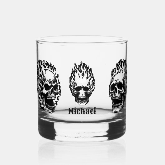 Flaming Skulls Personalized Whiskyglas (Vorderseite)