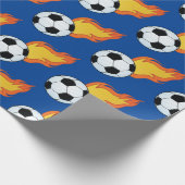 Flaming Soccer Ball Geschenkpapier (Ecke)