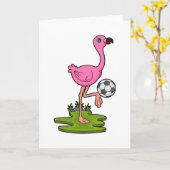 Flamingo als Fußballspieler mit Fußball Karte (Gelbe Blume)