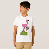 Flamingo als Fußballspieler mit Fußball T-Shirt (Vorne ganz)