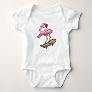 Flamingo als Skater mit Skateboard Baby Strampler