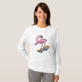 Flamingo als Skater mit Skateboard T-Shirt (Vorne ganz)