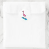 Flamingo als Snowboarder mit Snowbaord Runder Aufkleber (Tasche)