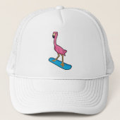 Flamingo als Snowboarder mit Snowbaord Truckerkappe (Vorderseite)