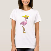 Flamingo am Strand mit Hat T-Shirt (Vorderseite)
