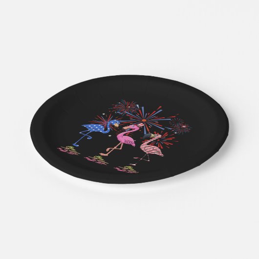 Flamingo American Flag für den 4. Juli Pappteller (Schrägansicht)