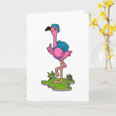 Flamingo as Hiker with Backpack Karte (Gelbe Blume)