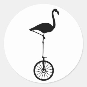 Flamingo auf einer Wheel Quirky-Silhouette Runder Aufkleber