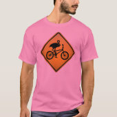 Flamingo auf Fahrrad-Warnzeichen T-Shirt (Vorderseite)