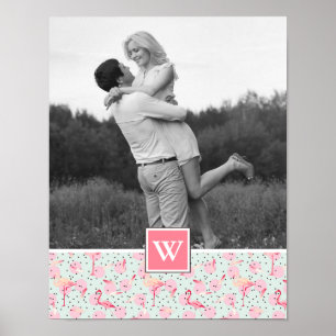 Flamingo auf Polka Dots Foto mit Monogramm Poster
