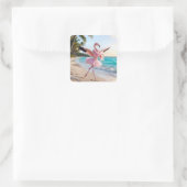 Flamingo Ballerina In a Pink Tutu On the Beach Quadratischer Aufkleber (Tasche)