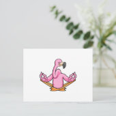 Flamingo bei Yoga in Cross-Bid Postkarte (Stehend Vorderseite)