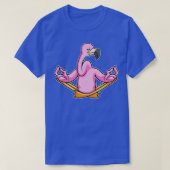 Flamingo bei Yoga in Crossleged T-Shirt (Design vorne)