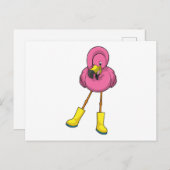 Flamingo beim Regen mit Gummistiefeln Postkarte (Vorne/Hinten)