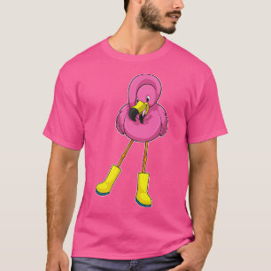 Flamingo beim Regen mit Gummistiefeln T-Shirt