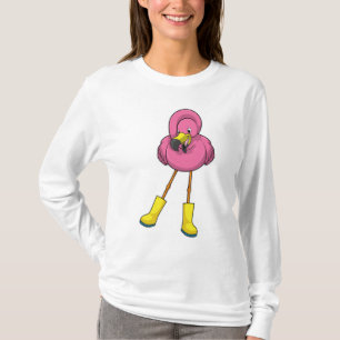 Flamingo beim Regen mit Gummistiefeln T-Shirt