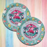 Flamingo Bird mit Hat Christmas im Juli Party Pappteller<br><div class="desc">Ein lustiges Weihnachten im Juli Design mit einem tropischen Strand und einem Flamingo Bird mit einem Weihnachtsmütze! Sie können dies mit Ihrem Namen personalisieren.</div>