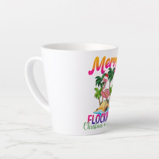 Flamingo Christmas im Juli | Tropischer Flamingo Milchtasse (Linke Ecke)