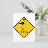 Flamingo Crossing Highway Sign Postkarte (Stehend Vorderseite)