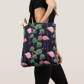 Flamingo Dark: Kleines Aquarellmuster. Tasche (Von Nahem)
