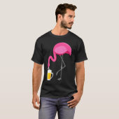 Flamingo Drinking Beer Funny Pink Flamingo T-Shirt (Vorne ganz)