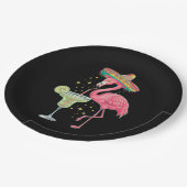 Flamingo Drinking Margarita Funny Mexican Poncho Pappteller (Schrägansicht)