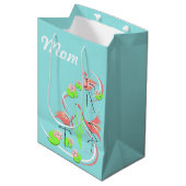 Flamingo Fandango Trio Mama Mittlere Geschenktüte (Vorderseite Schrägansicht)