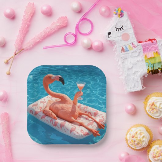 Flamingo Floating With a Cocktail In a Pool Pappteller (Party)
