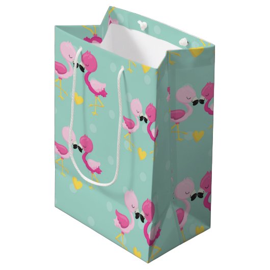 Flamingo Fun Design 1 Mittlere Geschenktüte (Vorderseite Schrägansicht)