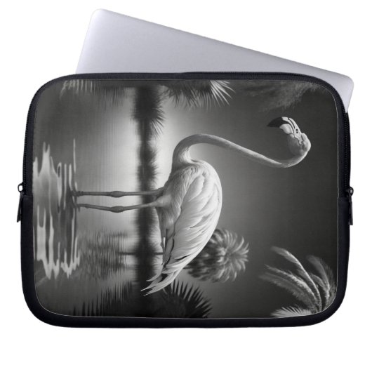 Flamingo in einem Pool Laptopschutzhülle (Vorderseite)