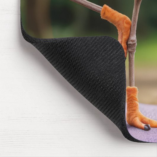 Flamingo in einer Yoga-Pose Mousepad (Ecke)
