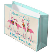 Flamingo Kisses Warm Christmas wünscht Geschenktas Große Geschenktüte (Vorderseite Schrägansicht)