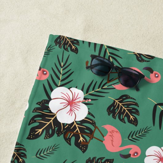 Flamingo nahtloses Muster rosa auf grünem Hintergr Strandtuch (Beispiel)