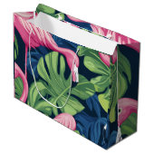Flamingo Paradise Gift Bag" Große Geschenktüte (Vorderseite Schrägansicht)