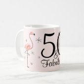 Flamingo Pink '50 und Fabulous!' Tasse (Vorderseite Links)