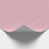 Flamingo Pink & Hellgraue unregelmäßige Streifen Geschenkpapier (Ecke)